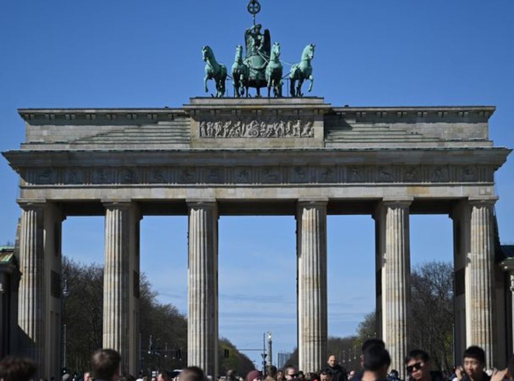 Berlin beleuchtet sein Brandenburger Tor