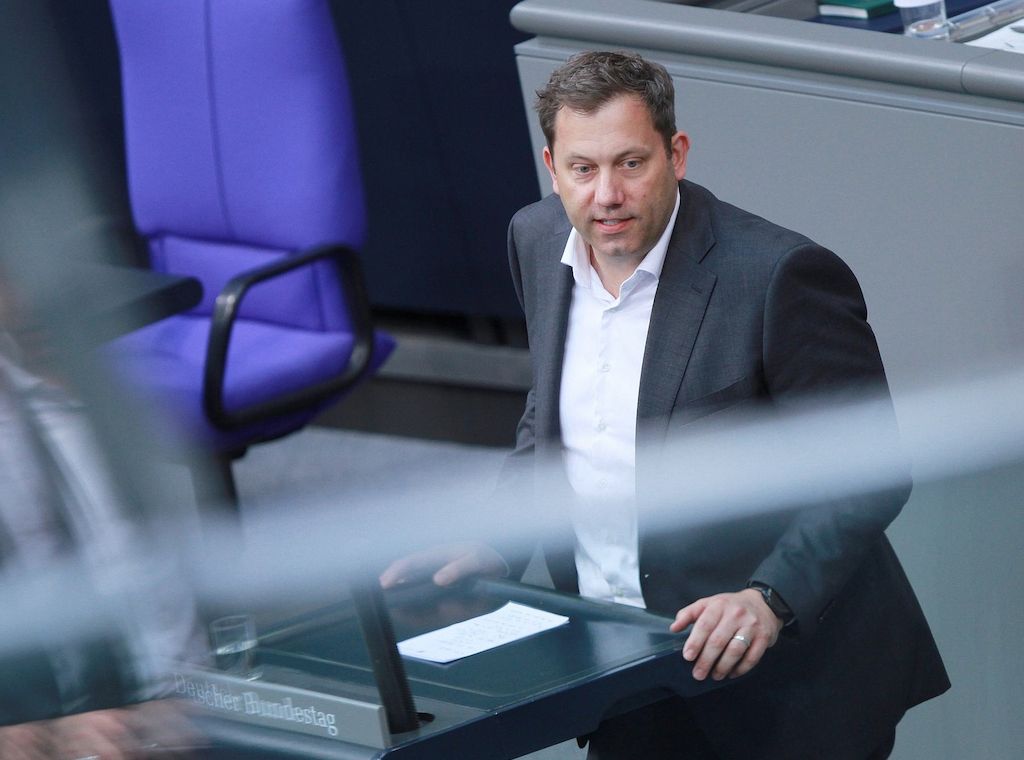 Klingbeil stärkt Pistorius bei Bundeswehr-Investitionen den Rücken