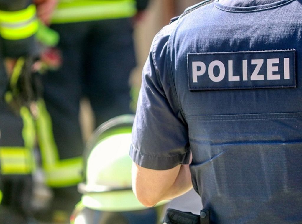 Mann in Berlin-Mitte von Unbekannten angegriffen und musste notoperiert werden