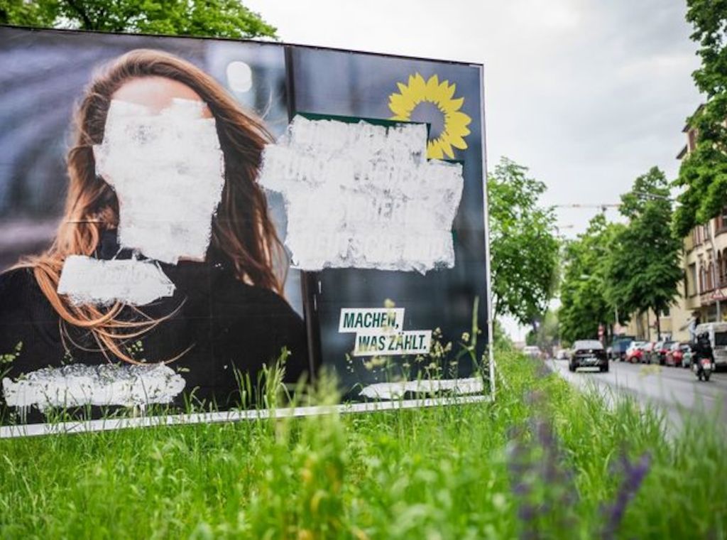 1000 Angriffe auf Wahlplakate in Brandenburg in zwei Monaten