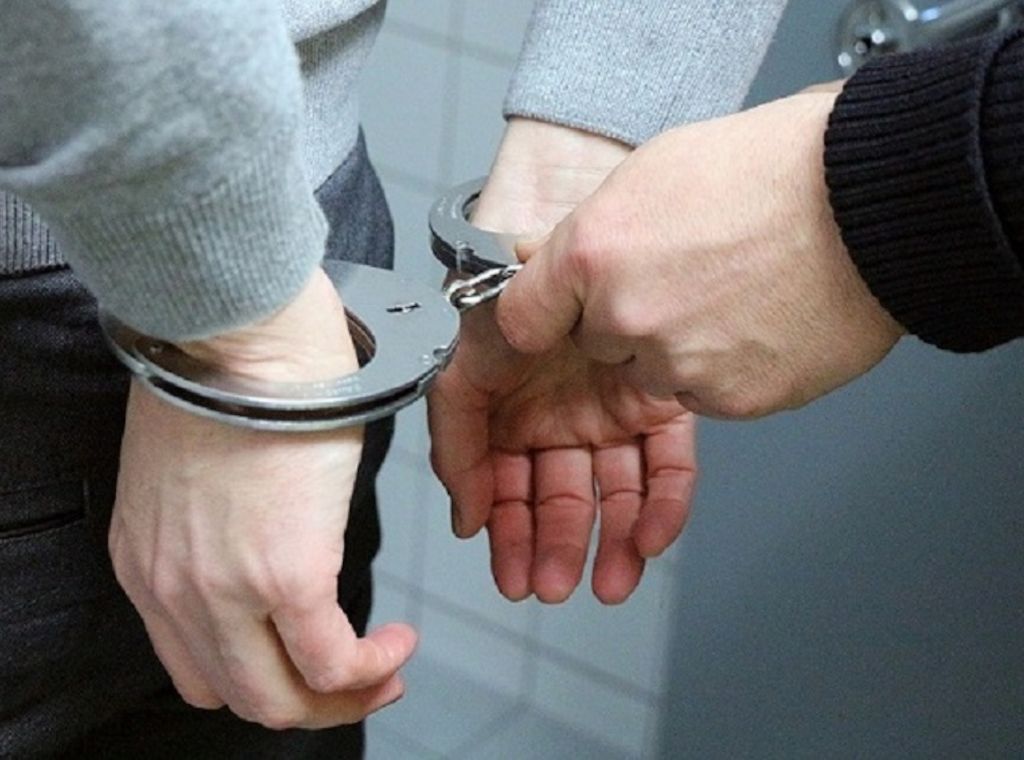 Zwei Festnahmen nach Schüssen auf 80-Jährigen in Wohnung