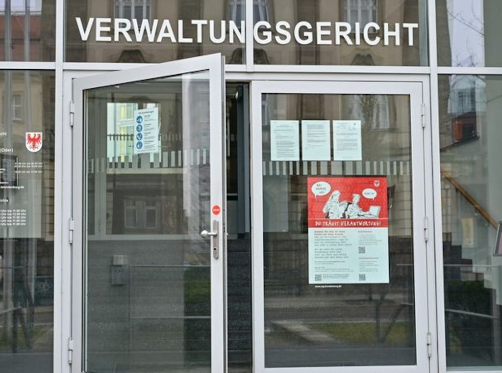 Brandenburger Lehrerin scheitert mit Eilantrag vor Verwaltungsgericht