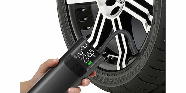 Automatisches Aufpumpen von Reifen und Bällen mit einer Akku-Kompressor-Luftpumpe