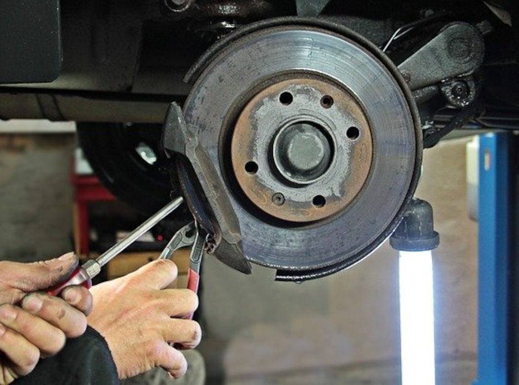 ARAG Experten geben Tipps, wie man Ärger bei der Auto-Reparatur umgeht!