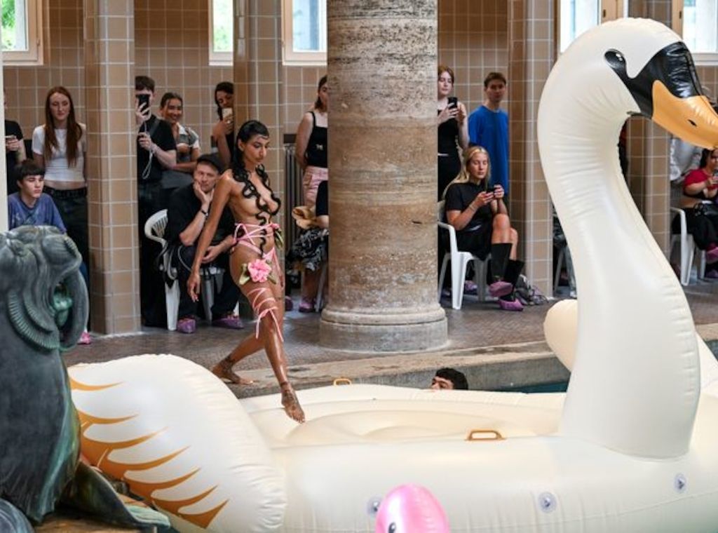 Kitschy Couture bei der Berlin Fashion Week