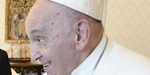 Nach Rehabilitierung: Erzbischof Gänswein sagt Papst Gehorsam zu