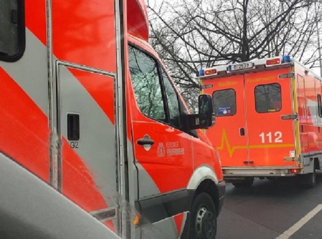 Wohnungsbrand in in Berlin-Weißensee - Feuerwehr rettet mehrere Menschen