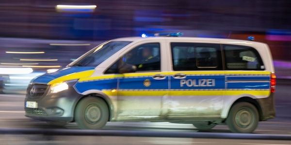 Berlin-Zehlendorf: Auto rast in geparkte Pkws - Fahrer fuhr ohne Führerschein