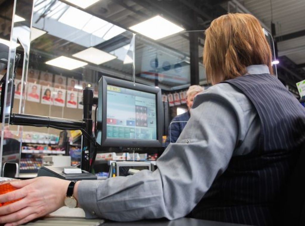 Berliner Verkäuferin im Supermarkt mit Corona-Virus infiziert - Klage erfolglos