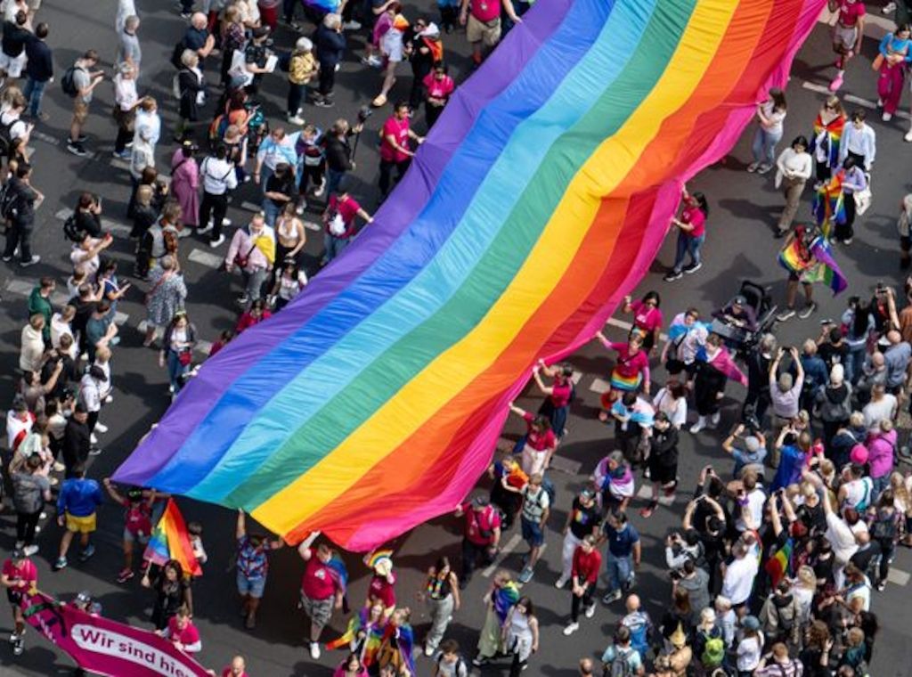 Hunderttausende bei Berliner CSD erwartet - Grönemeyer singt