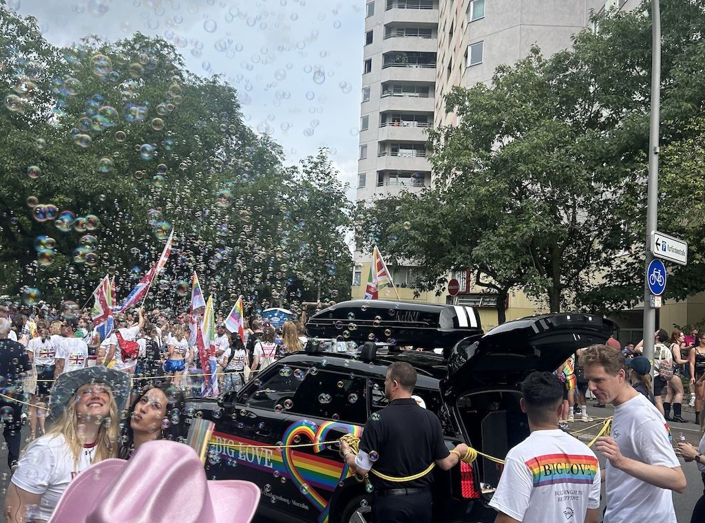 BIG LOVE - MINI Berlin feiert beim CSD