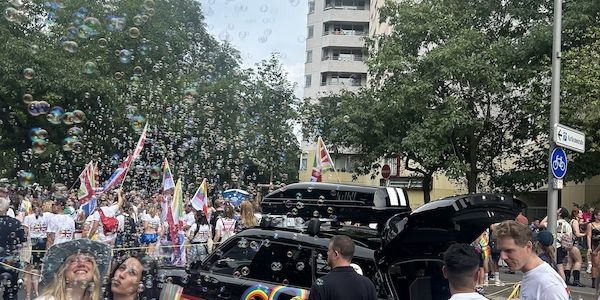 BIG LOVE - MINI Berlin feiert beim CSD