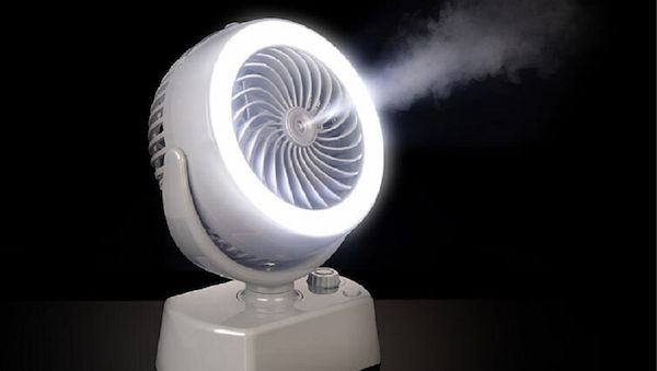 Akku-Tisch-Ventilator & Vernebler sorgt überall für eine kühle Brise und Licht im Dunkeln