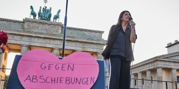 Nach Solingen: Gedenken am Brandenburger Tor