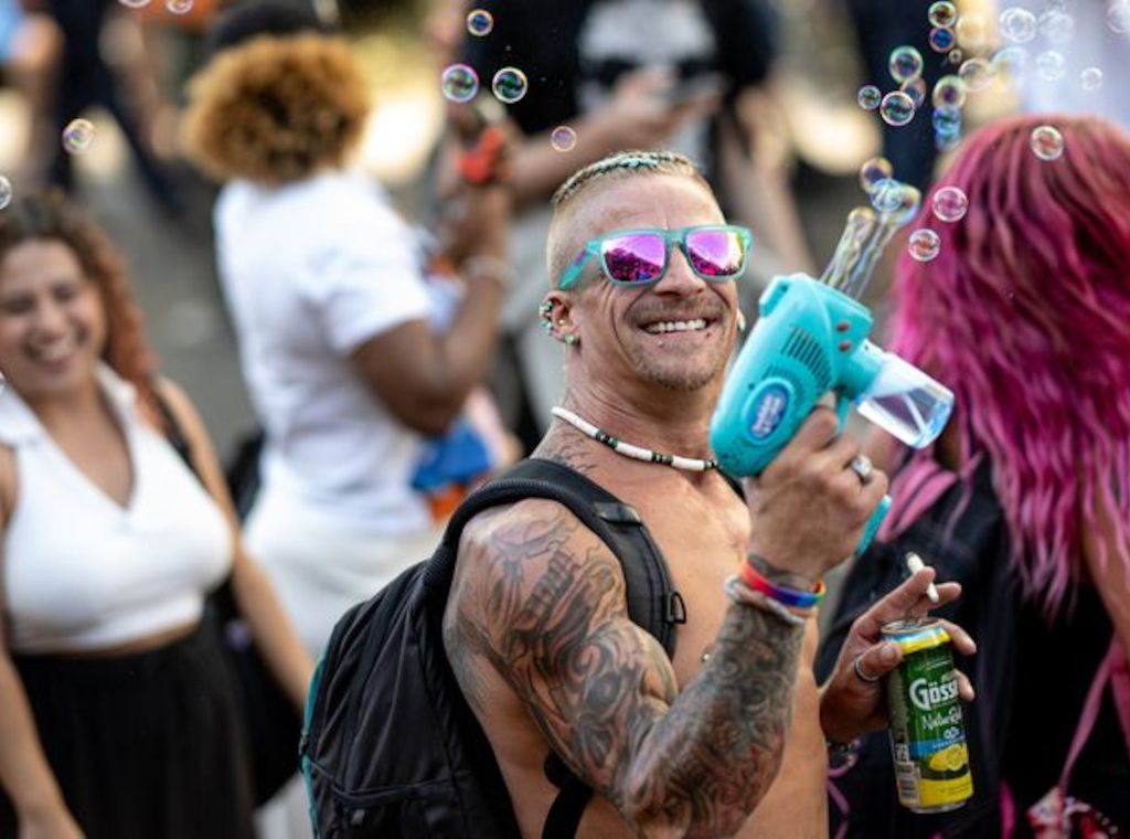 Technoparade «Zug der Liebe» zieht durch Berlin