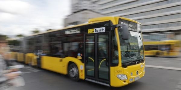 Ab heute kein Fahrschein mehr für Bargeld in BVG-Bussen