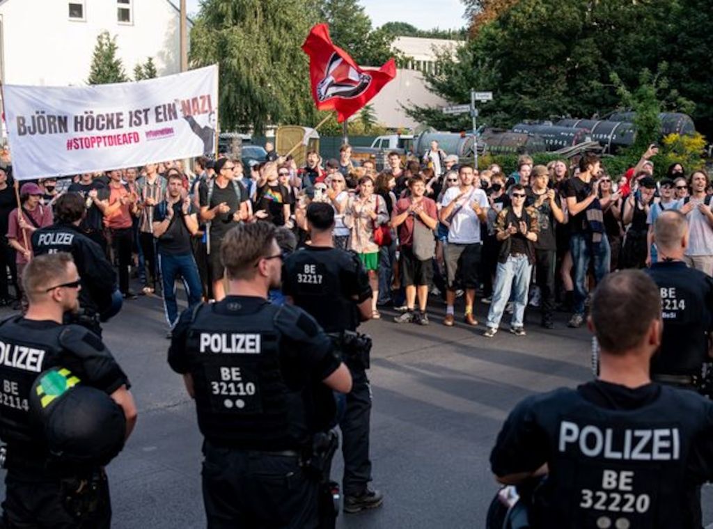 Pankow: Hunderte bei Protest gegen Feier von AfD-Unterstützern