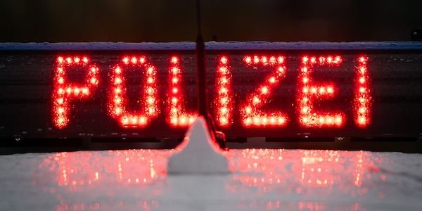 Autofahrer nach Unfall attackiert und mit Messer bedroht