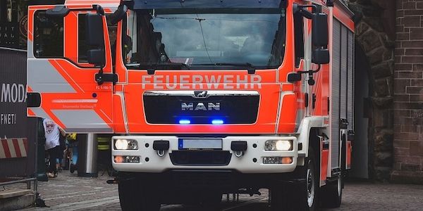 Dahme-Spreewald: Feuerwehr rettet betrunkenen 21-Jährigen von Kran