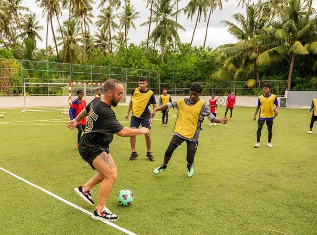 “Joga Bonito” im Kandima Maldives