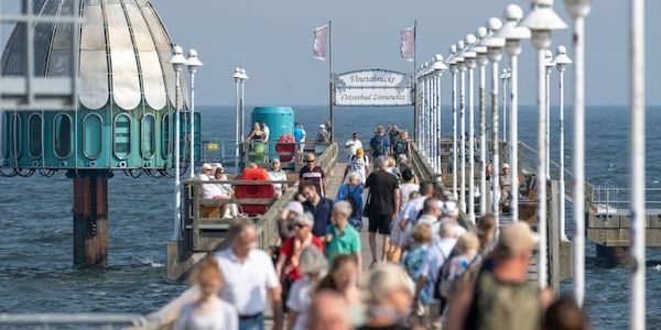 Kind fällt von Seebrücke auf Usedom - Mutter klagt auf Schadenersatz