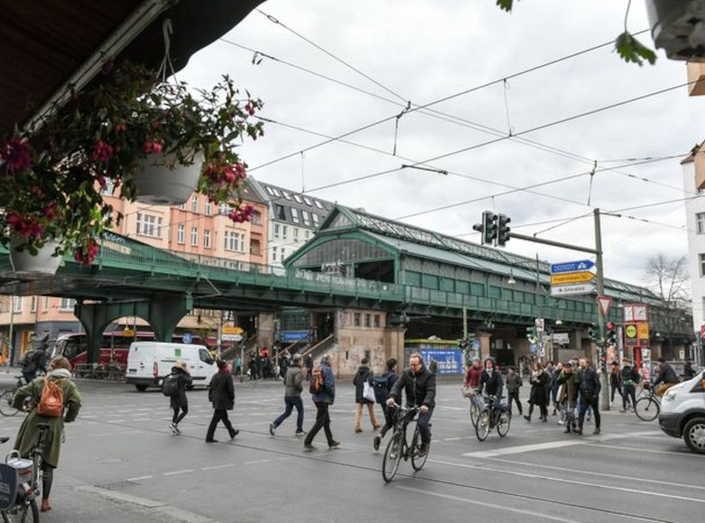 Prenzlauer Berg: Rund 100 Personen rufen Palästina-Parolen und randalieren