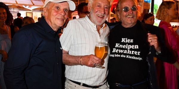 Viel Prominenz beim Hoffest von Kai Wegner