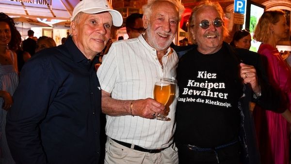 Viel Prominenz beim Hoffest von Kai Wegner