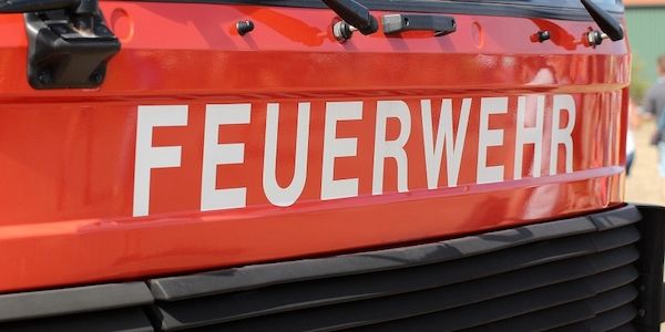 Transporter brennt in Berlin-Reinickendorf- Brandstiftung vermutet