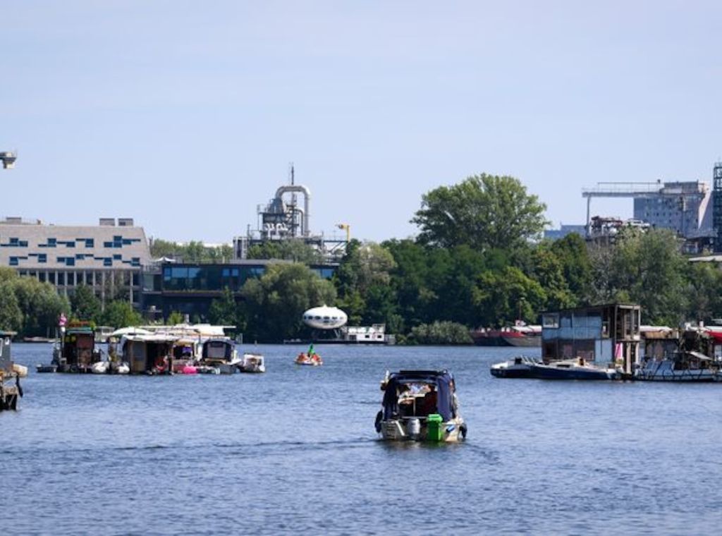 Gegen das Ankerverbot in Berlin - Demo auf dem Wasser