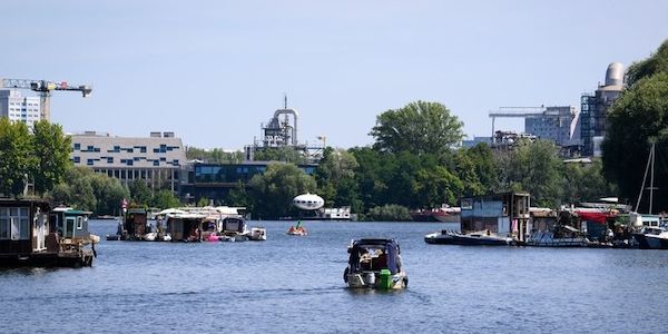 Gegen das Ankerverbot in Berlin - Demo auf dem Wasser