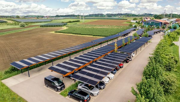 Ein Vorzeigeprojekt für Nachhaltigkeit: Photovoltaik-Carports von Sopago