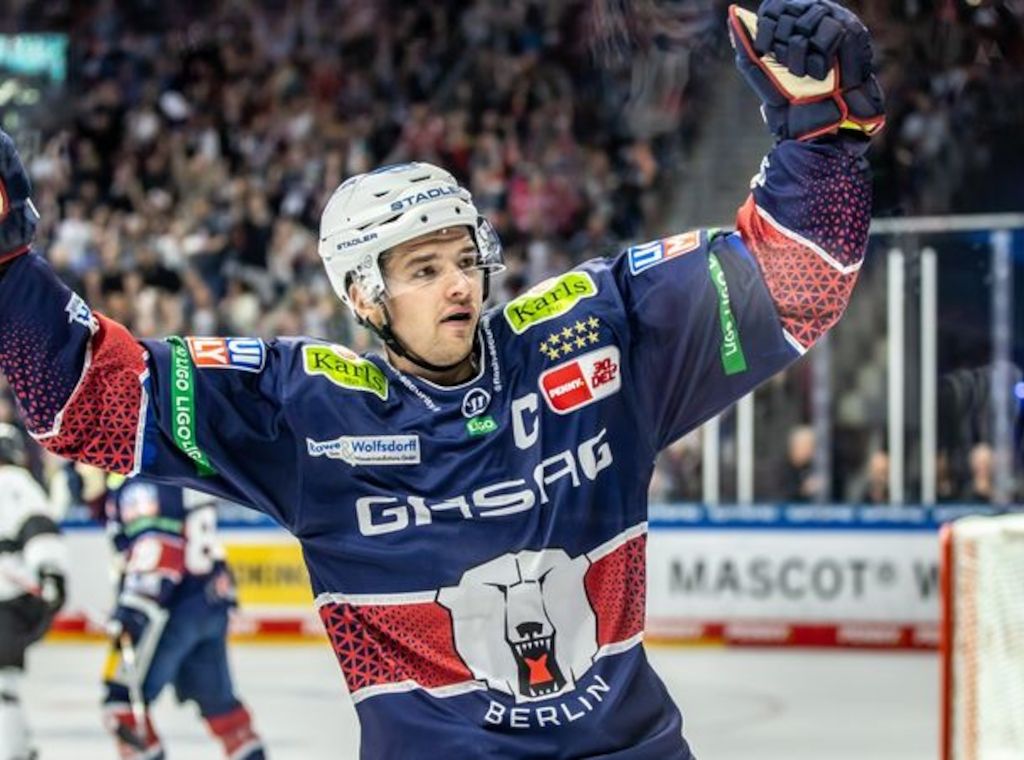 Eisbären Berlin gewinnen in Wolfsburg nach Verlängerung