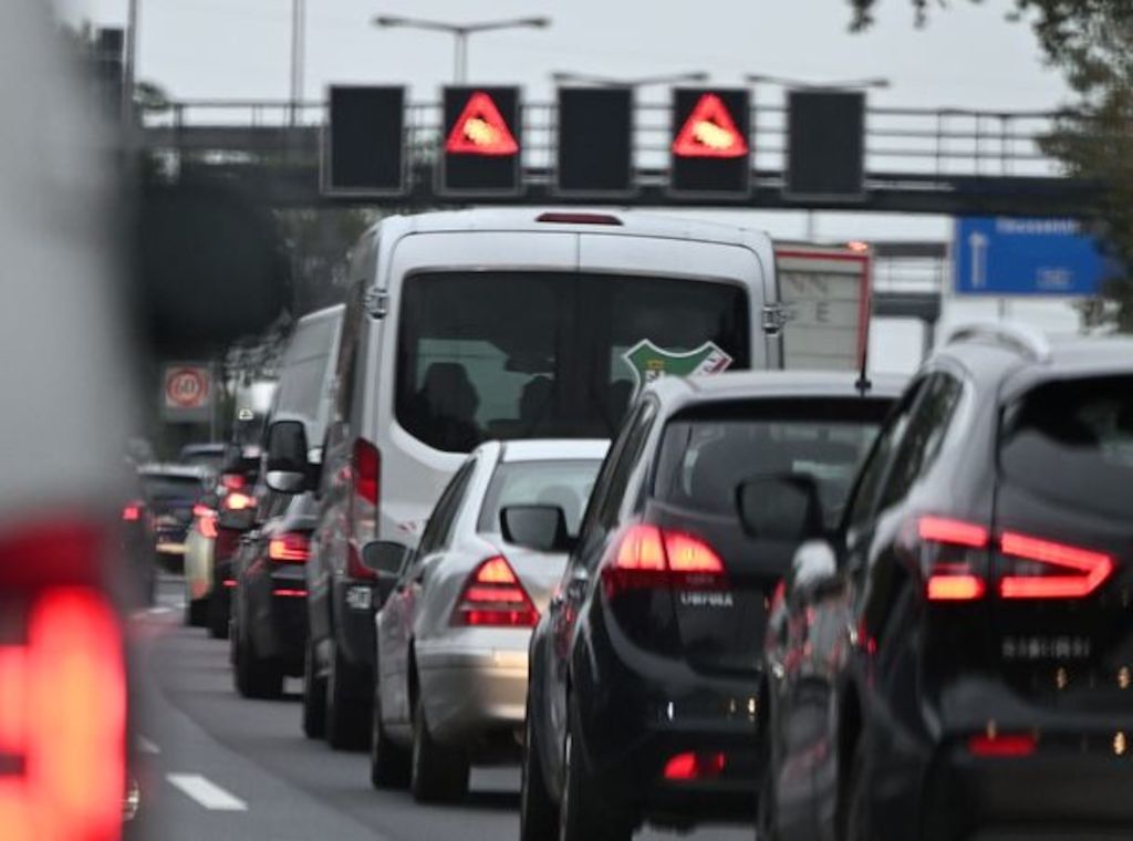 Berlin-News: Lange Staus und S-Bahn-Einschränkungen