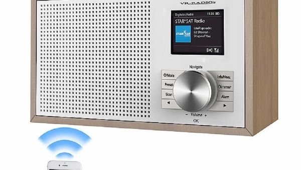 Genuss für Augen und Ohren: modernes Digital-Radio in Retro-Holzgehäuse