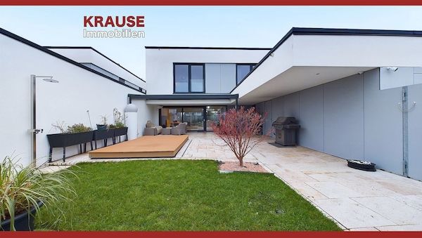 *Bauhausstil Villa sucht ihresgleichen und... SIE!* mit Wellness-Pool und Photovoltaik