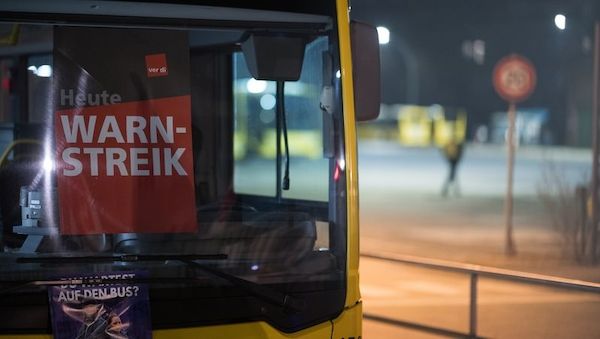 Warnstreik im Berliner Nahverkehr angelaufen- Staus auf den Straßen