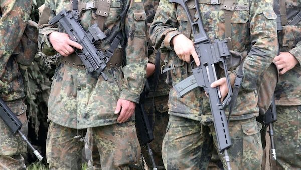 Streit in AfD wegen Bundeswehr-Werbeverbot