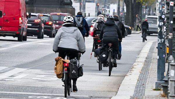 Berliner Senat will nach gestiegener Zahl von Verkehrstoten den Straßenverkehr sicherer machen