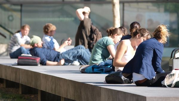 297.200 Personen haben einen ersten Hochschulabschluss in Deutschland erreicht