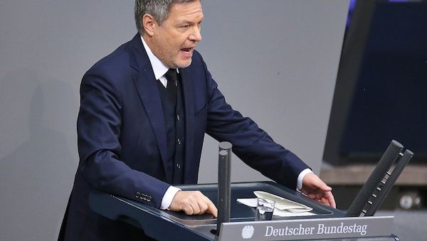 Grünen-Politiker kritisieren Habecks Asylkurs