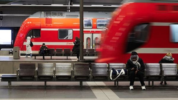 Einschränkungen im Berliner Regionalverkehr - Grund ist Feuerwehreinsatz