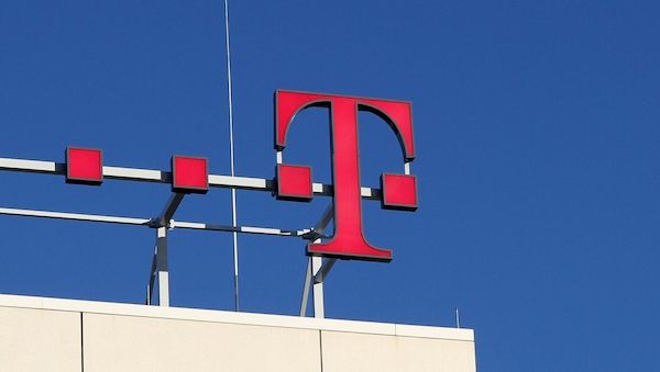 Regierung bei Verkauf von Telekom- und Post-Aktien zurückhaltend