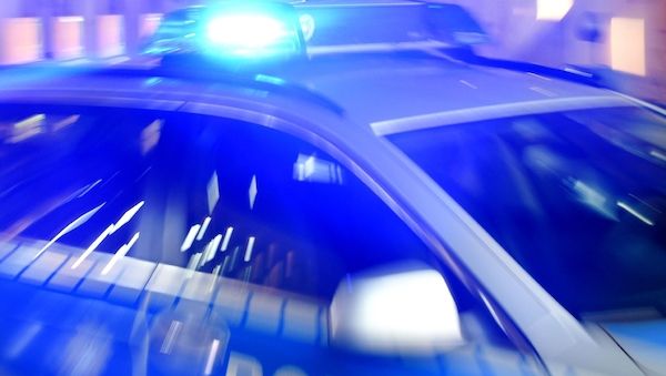 Mann in Berlin ins Bein gestochen - Polizei sucht nach Täter