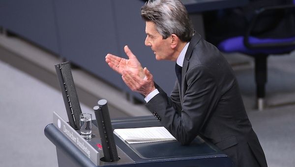 Mützenich fürchtet schleichende Zerstörung der Demokratie