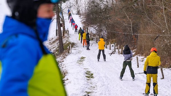 Fröhliches Treiben auf Brandenburger Skipiste