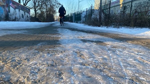 BVG-Warnstreik: Fahrradclub warnt vor vereisten Radwegen