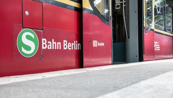 Notfall in Berliner S-Bahn: Mensch stirbt - Rettungskräfte bedrängt