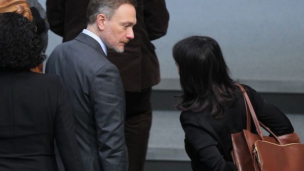 Lindner will von Baerbock weiter geduzt werden