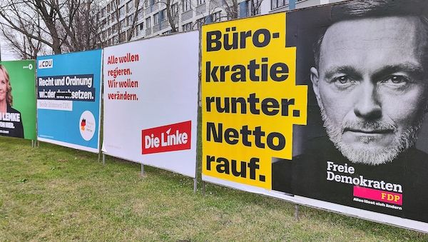 Linke und Grüne streiten über anonyme Wahlwerbung